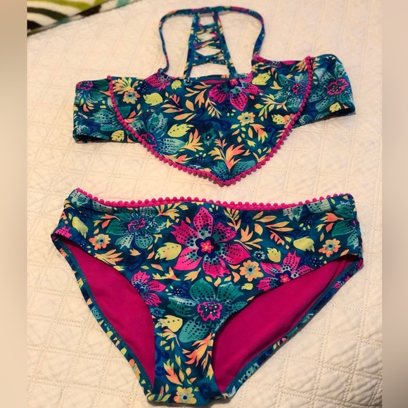 Girls Swimsuit - Picture 1 of 4